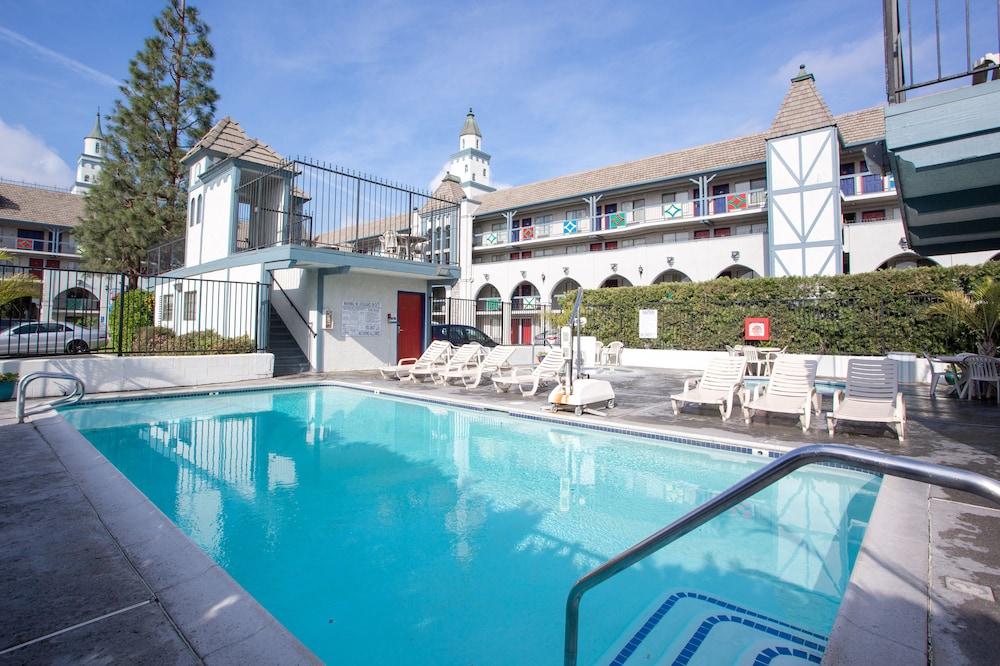 Castle Inn And Suites Anaheim Exteriér fotografie