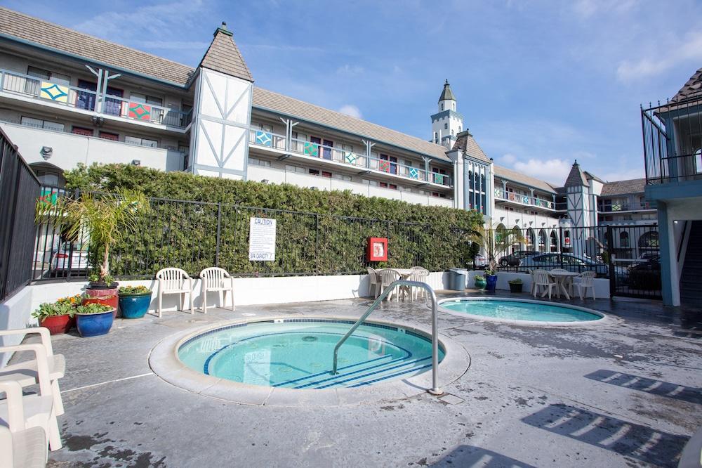 Castle Inn And Suites Anaheim Exteriér fotografie
