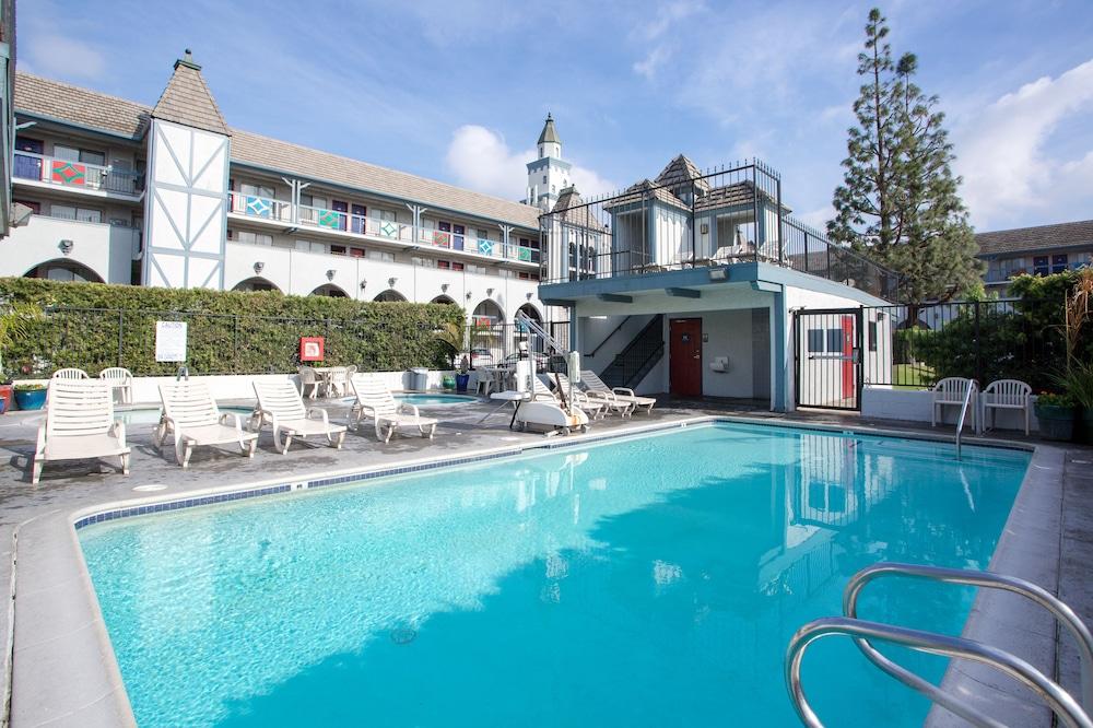 Castle Inn And Suites Anaheim Exteriér fotografie